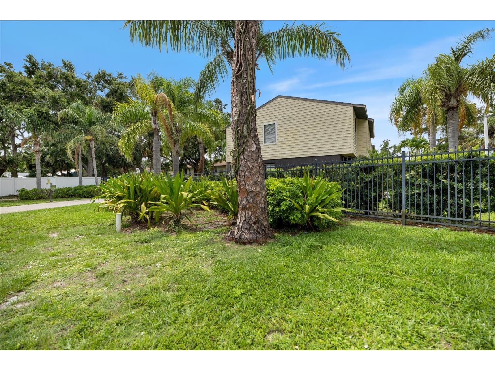 960 Highland Street #A6 Sarasota FL 34234 A4678660 image18