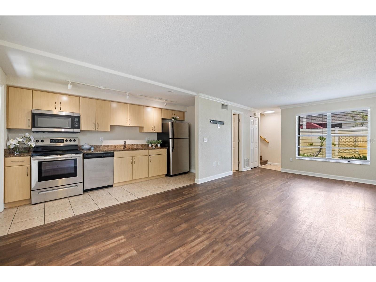 960 Highland Street #A6 Sarasota FL 34234 A4678660 image2