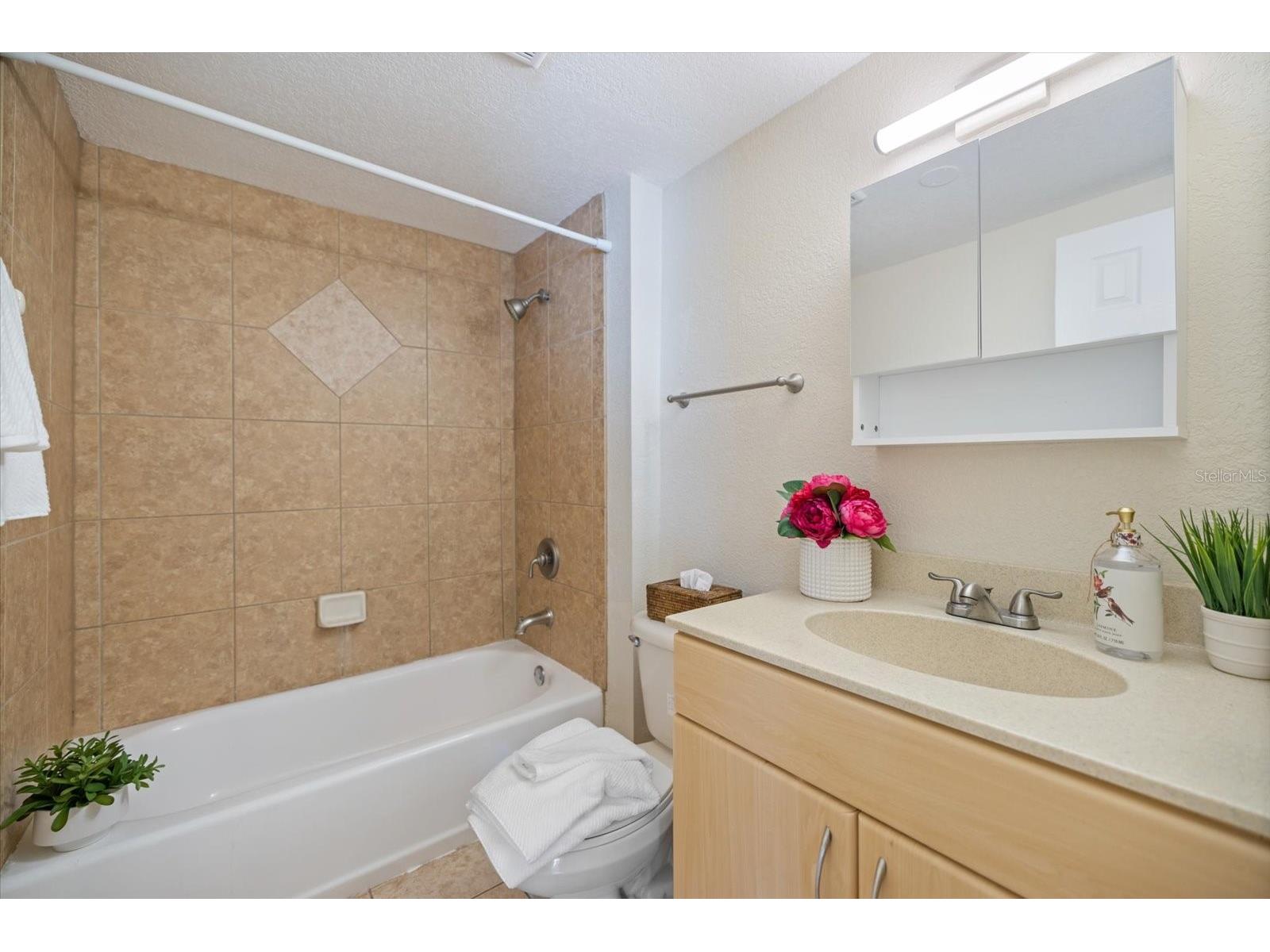 960 Highland Street #A6 Sarasota FL 34234 A4678660 image6