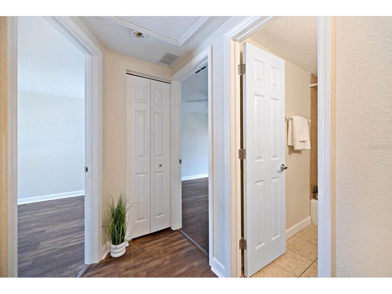 960 Highland Street #A6 Sarasota FL 34234 A4678660 image9