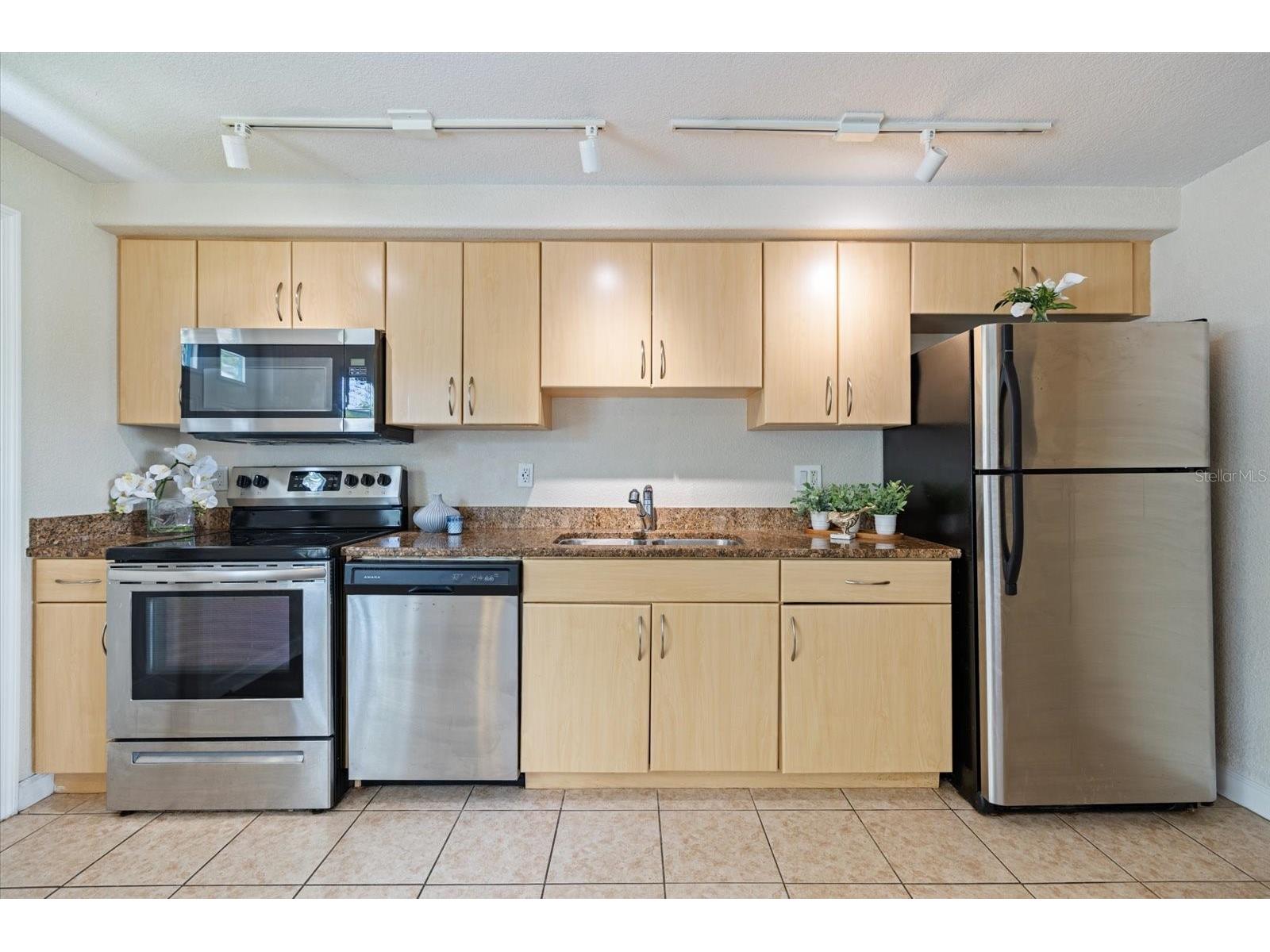 960 Highland Street #A7 Sarasota FL 34234 A4698354 image4
