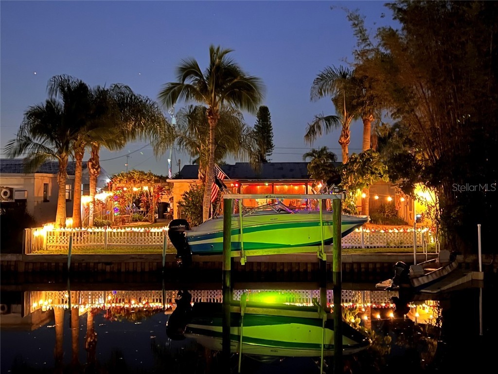 9600 Treasure Lane NE Saint Petersburg FL 33702 U8236127 image1