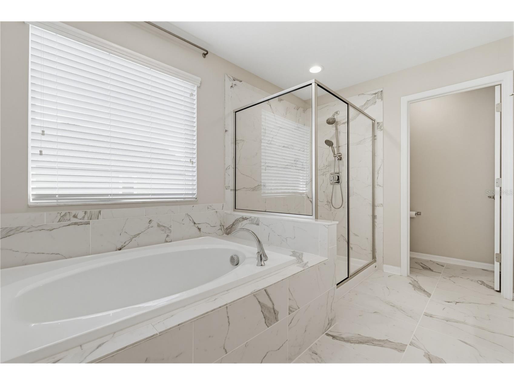 9608 Sorbonne Loop Seffner FL 33584 TB8507389 image40