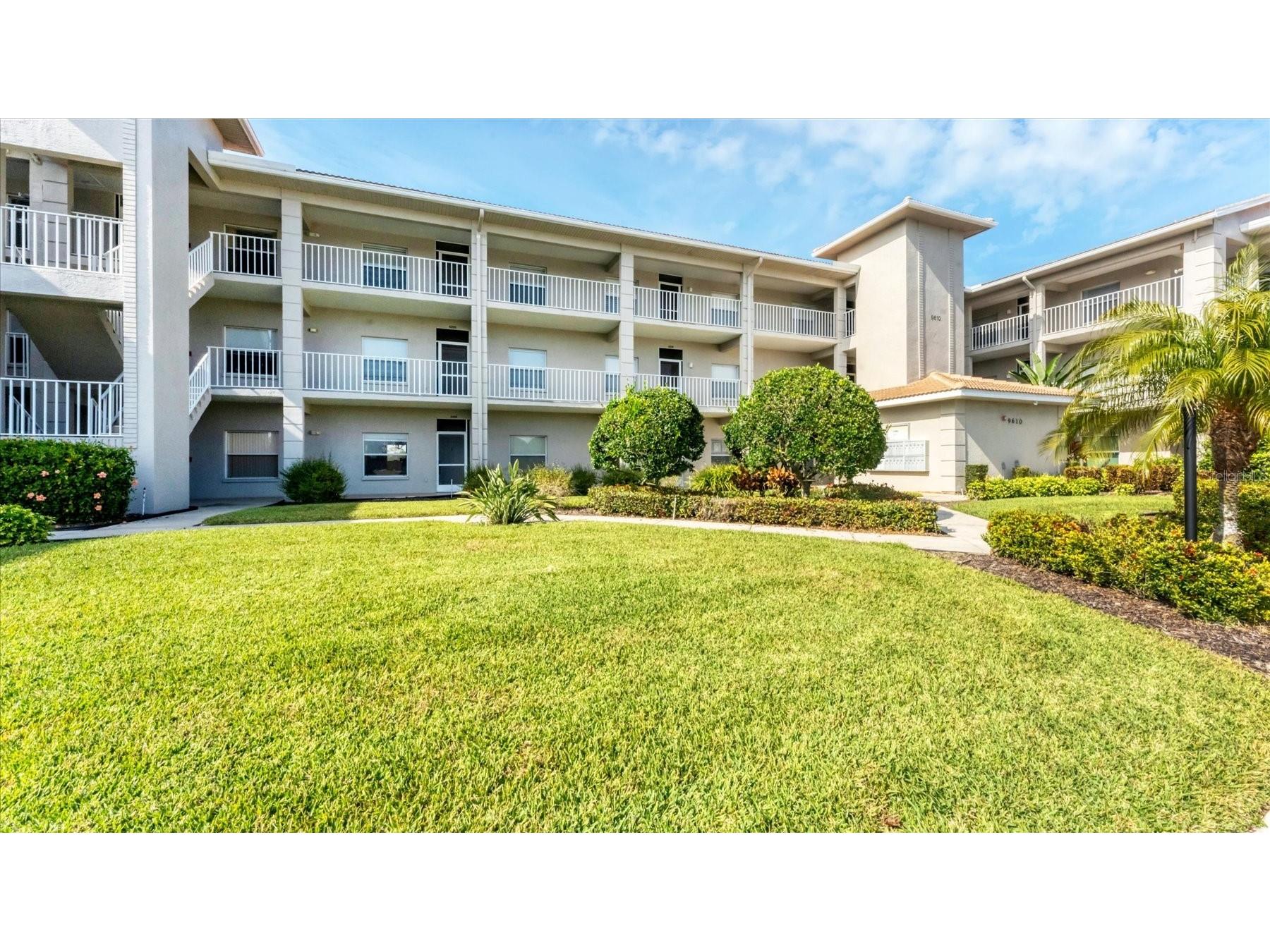 9610 Club South Circle #4106 Sarasota FL 34238 A4682812 image1