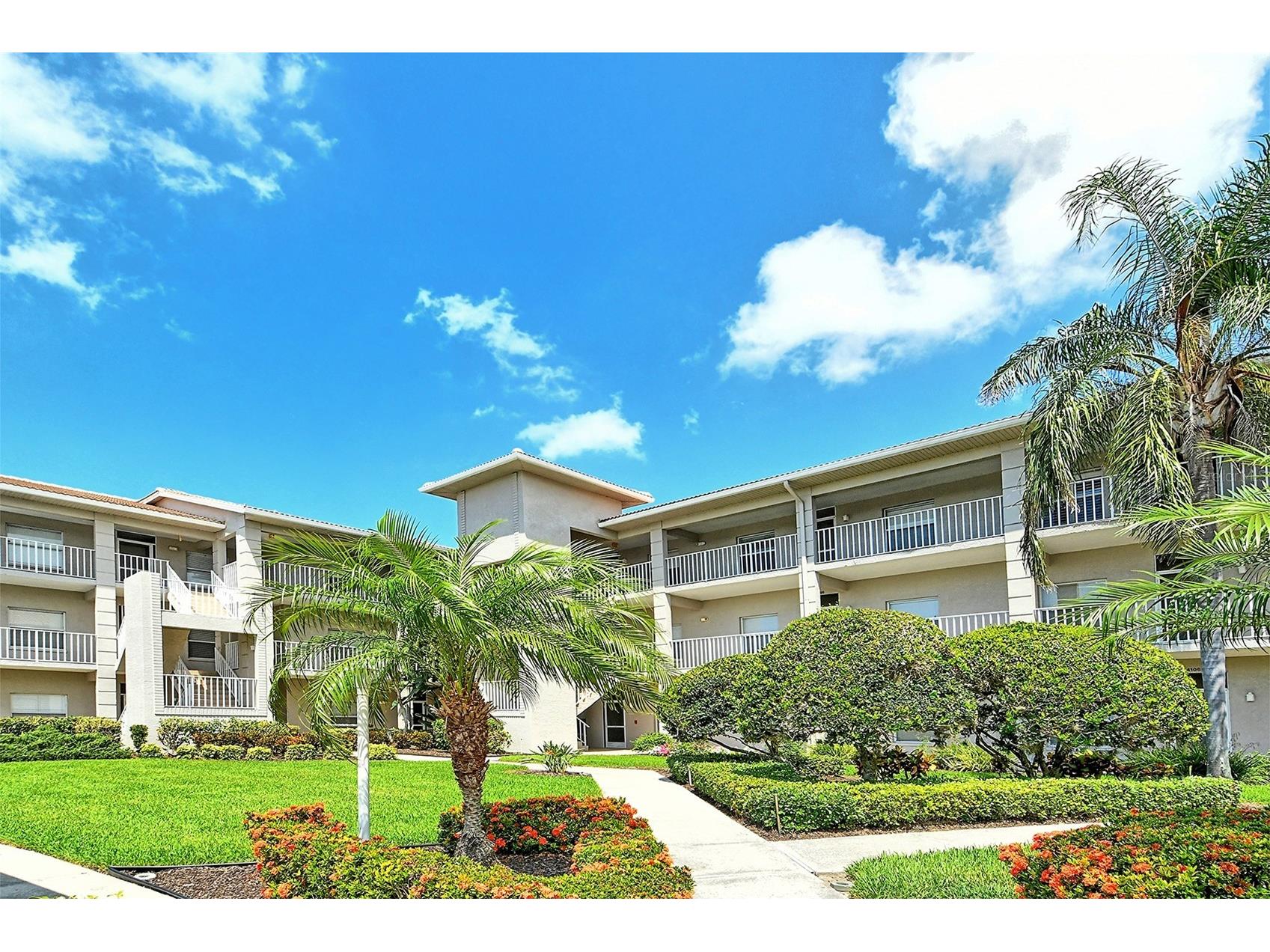 9610 Club South Circle #4302 Sarasota FL 34238 A4690109 image1