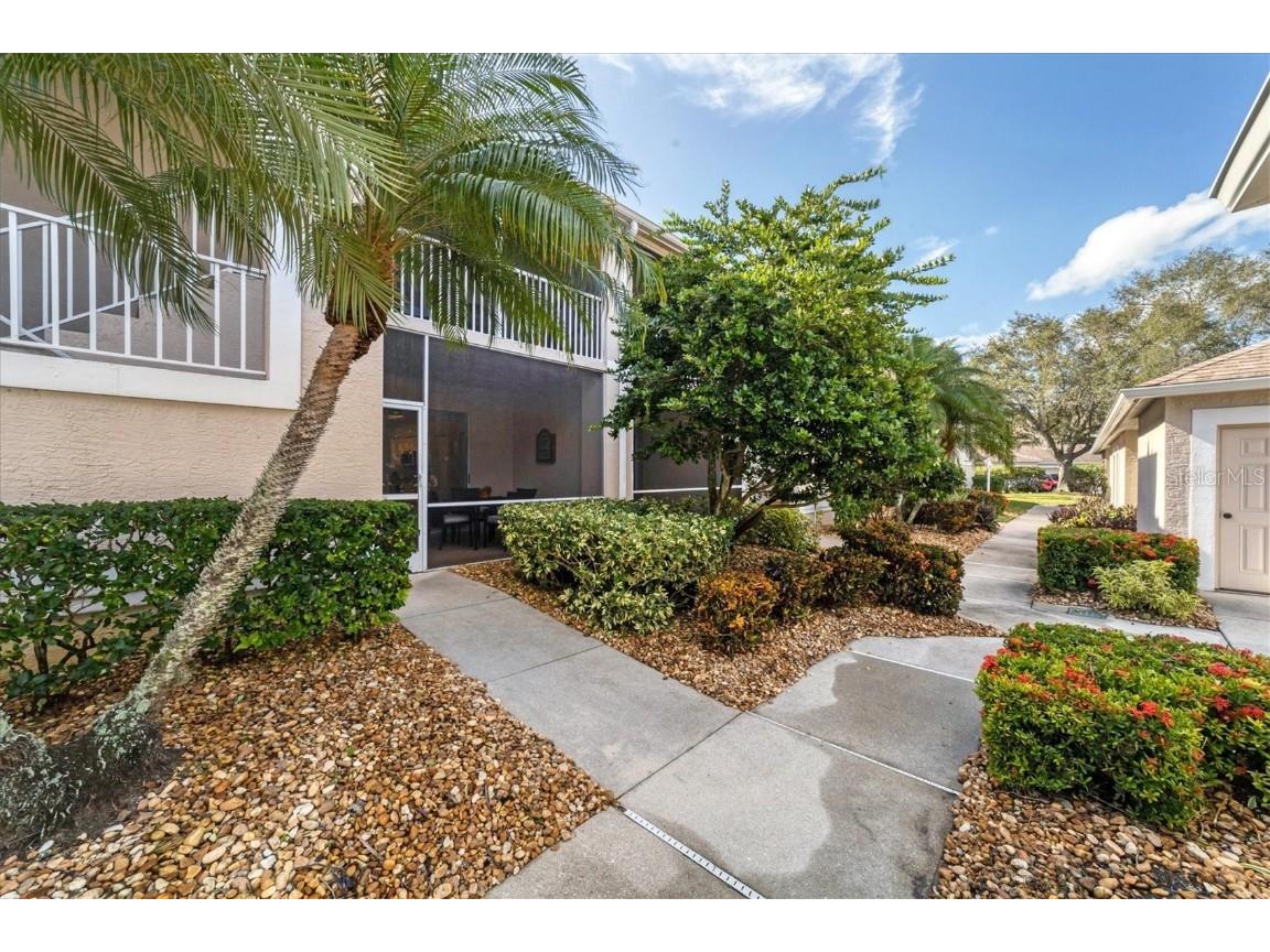 9611 Castle Point Drive #913 Sarasota FL 34238 A4587260 image1