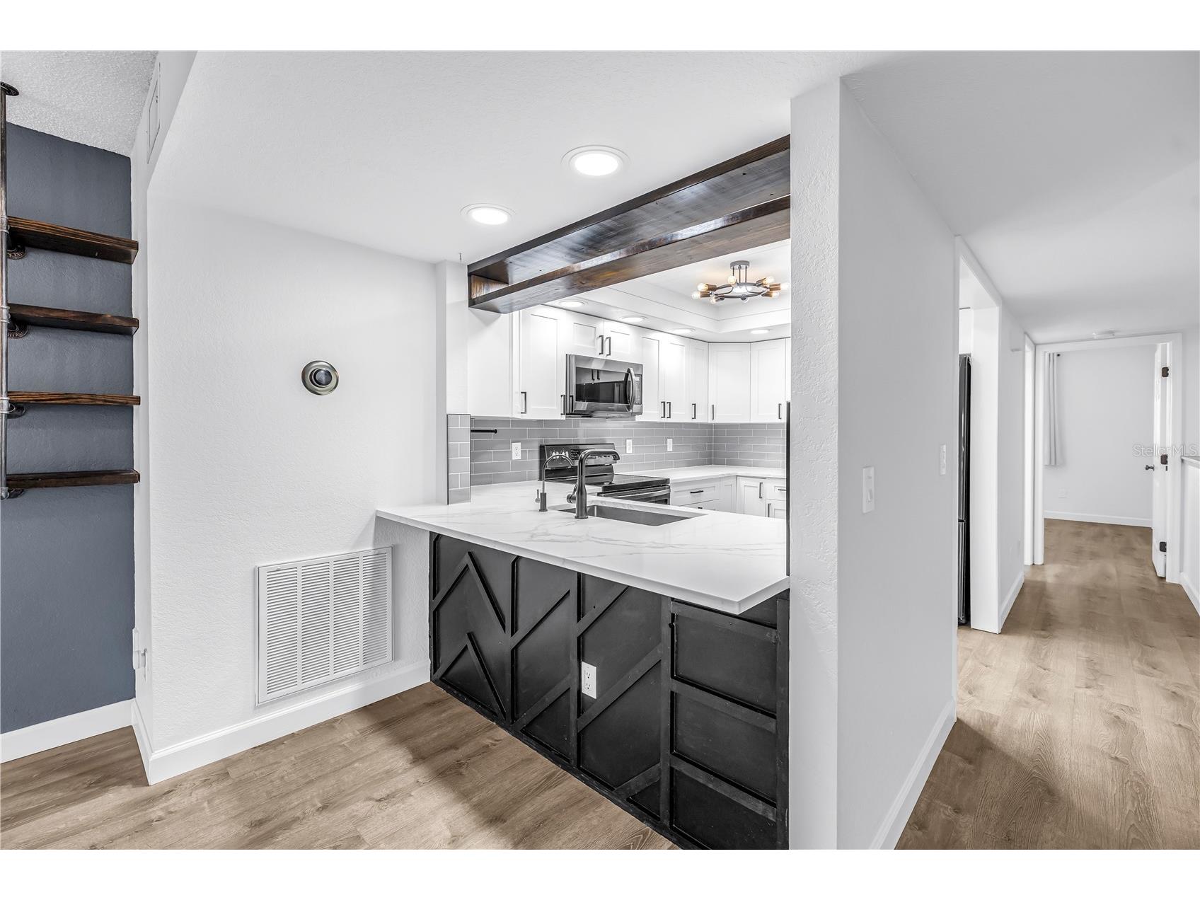 9613 Tara Cay Court Seminole FL 33776 TB8479527 image12