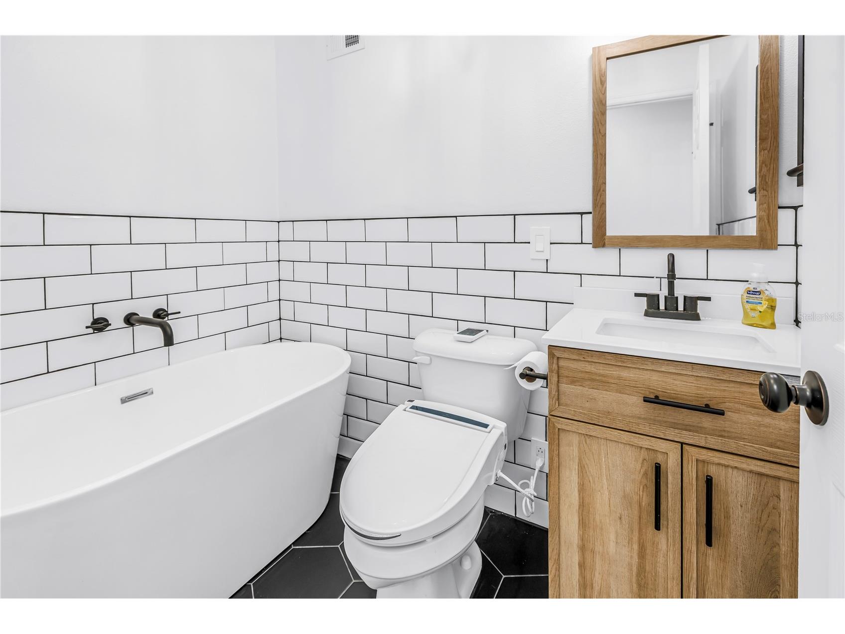 9613 Tara Cay Court Seminole FL 33776 TB8479527 image32