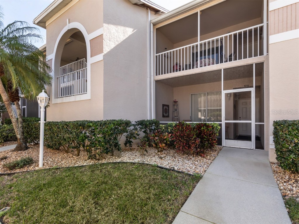 9621 Castle Point Drive #1015 Sarasota FL 34238 A4561780 image1