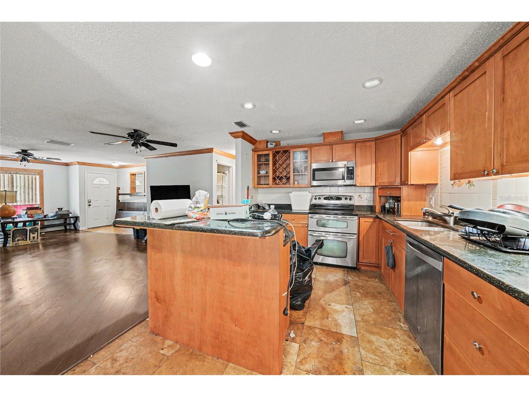 9624 Hidden Oaks Circle Tampa FL 33612 TB8505295 image12