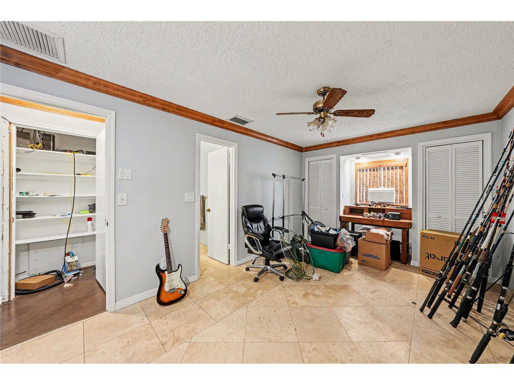 9624 Hidden Oaks Circle Tampa FL 33612 TB8505295 image23