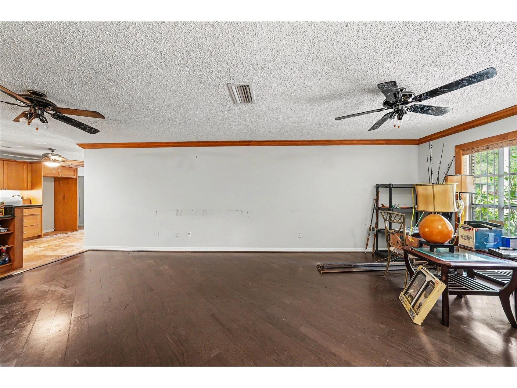 9624 Hidden Oaks Circle Tampa FL 33612 TB8505295 image4
