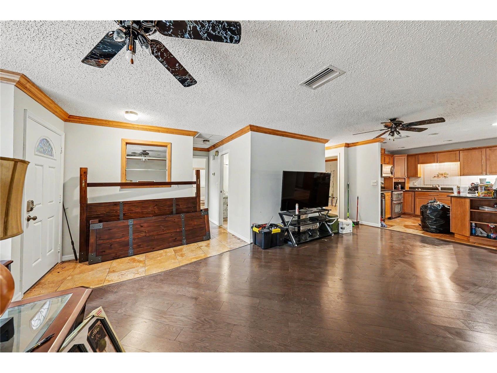 9624 Hidden Oaks Circle Tampa FL 33612 TB8505295 image7