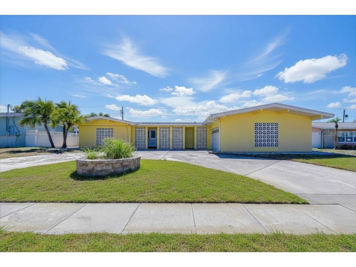 9625 Commodore Drive Seminole FL 33776 TB8502111 image1