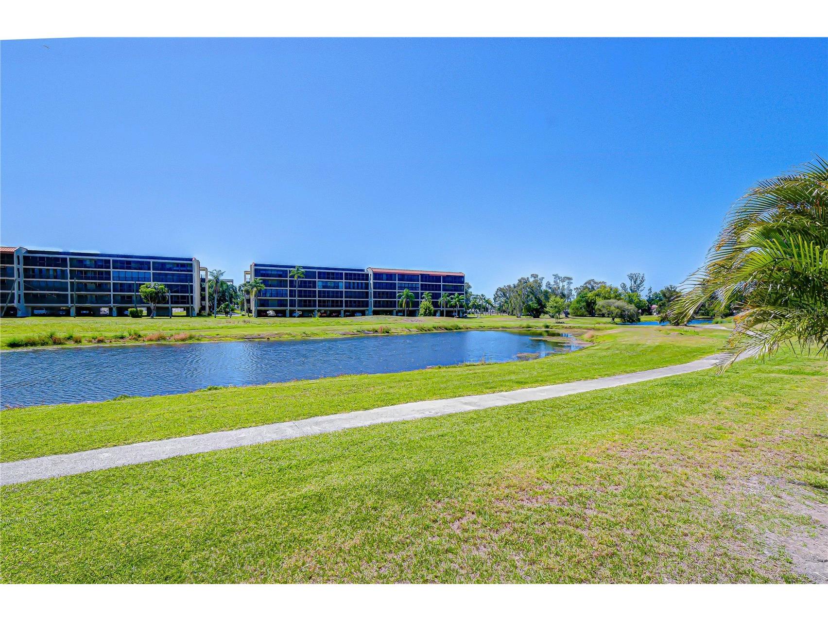 9625 Commodore Drive Seminole FL 33776 TB8502111 image54