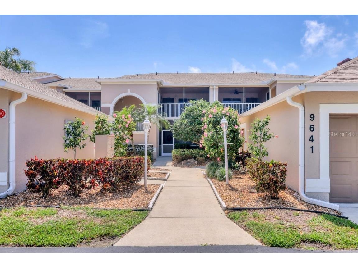 9641 Castle Point Drive #1215 Sarasota FL 34238 A4648069 image1