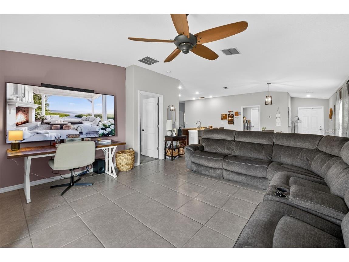 9645 Lemon Drop Loop Ruskin FL 33573 TB8455736 image17