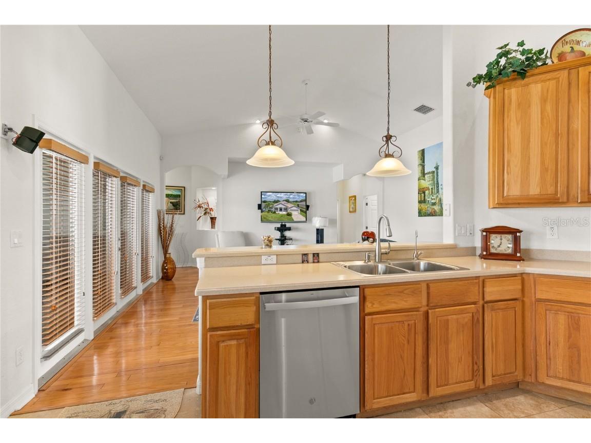 9646 Spring Lake Drive Clermont FL 34711 - LAKE MINNEOLA AND CHAIN OF LAKES G5100975 image12