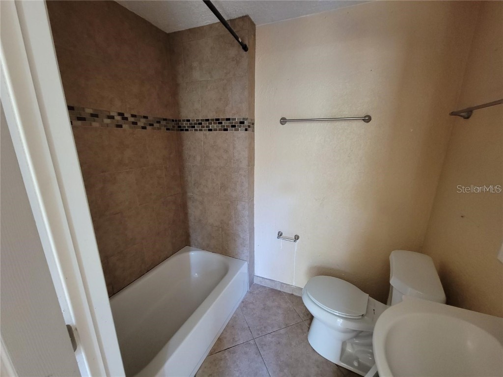 965 NE 2nd Street #1 Ocala FL 34470 OM682903 image4