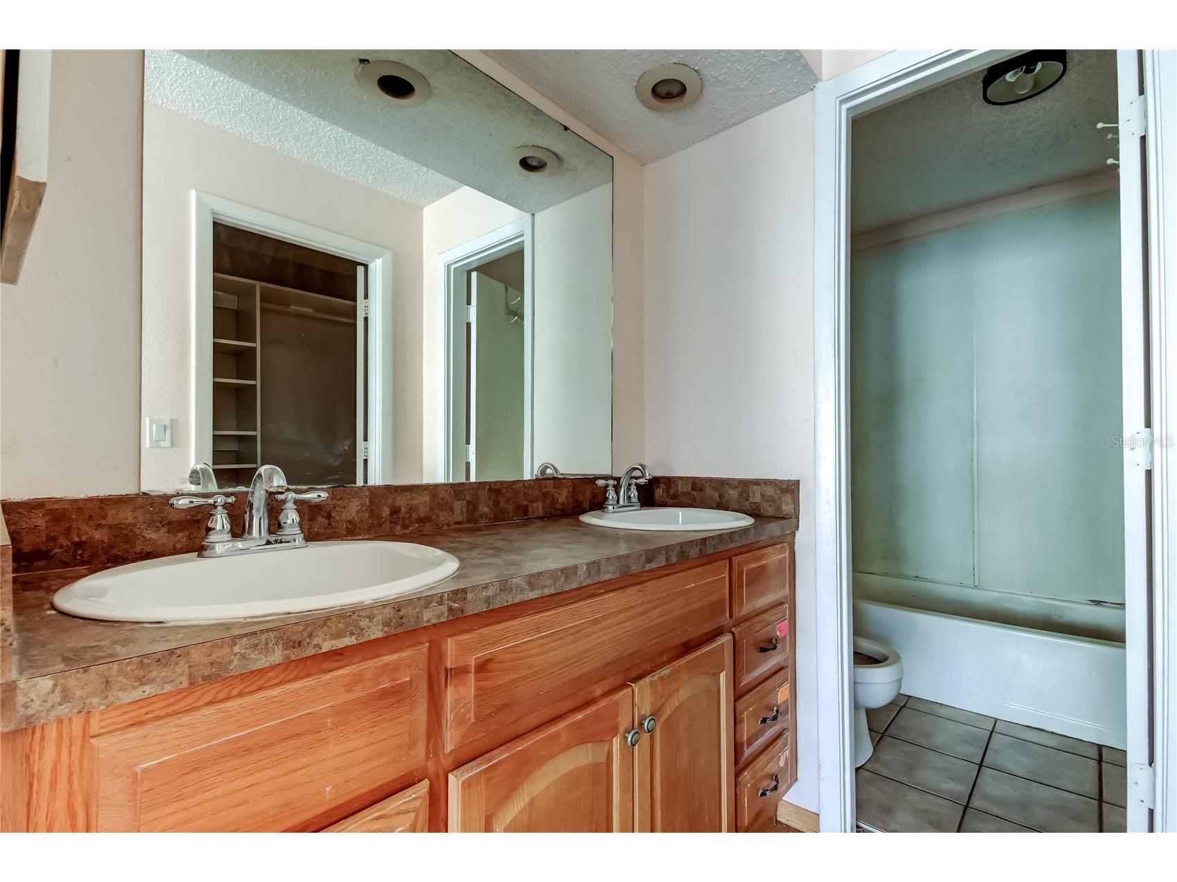 965 Whitman Drive Sarasota FL 34243 TB8467361 image19