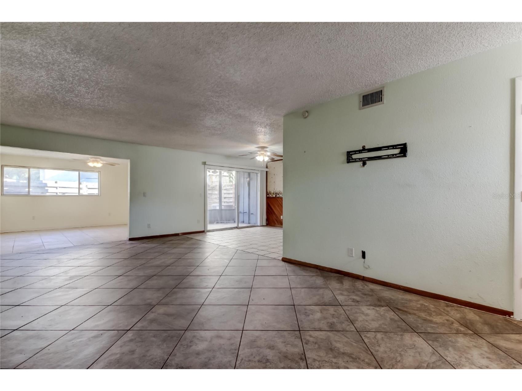 965 Whitman Drive Sarasota FL 34243 TB8467361 image3