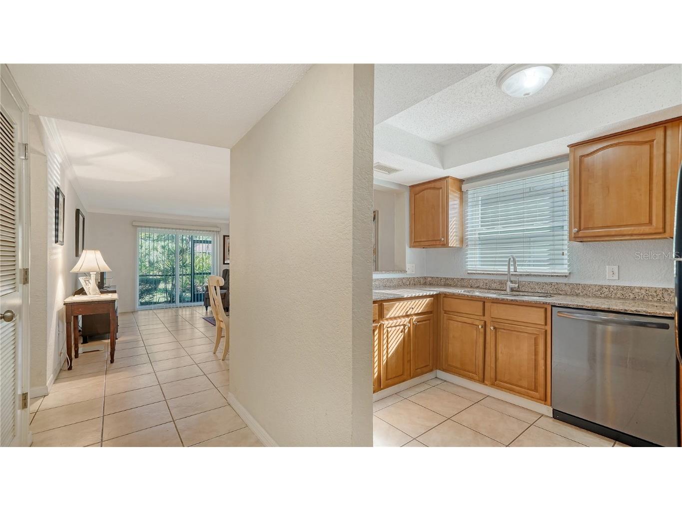 966 La Costa Circle #1 Sarasota FL 34237 A4640593 image6