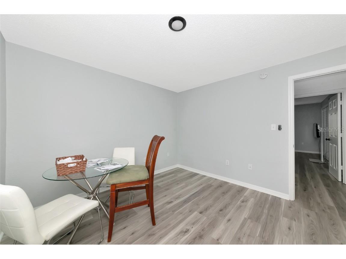 966 La Costa Circle #5 Sarasota FL 34237 A4665073 image26