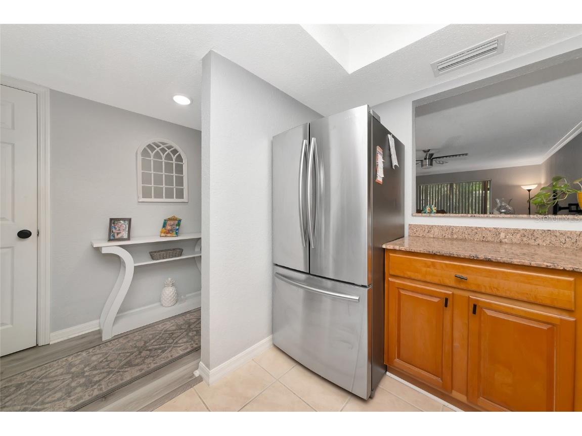 966 La Costa Circle #5 Sarasota FL 34237 A4665073 image6