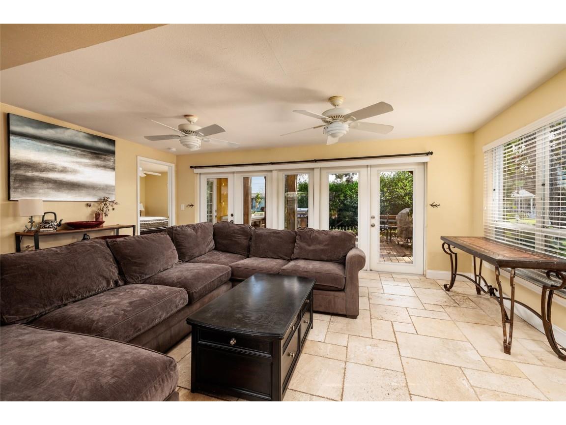 9665 2nd Street N Saint Petersburg FL 33702 TB8447123 image14