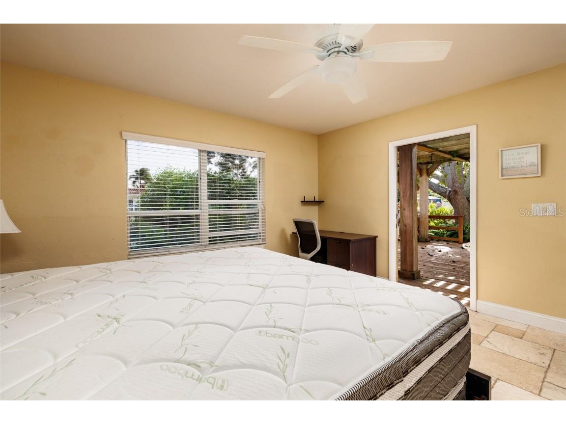 9665 2nd Street N Saint Petersburg FL 33702 TB8447123 image16