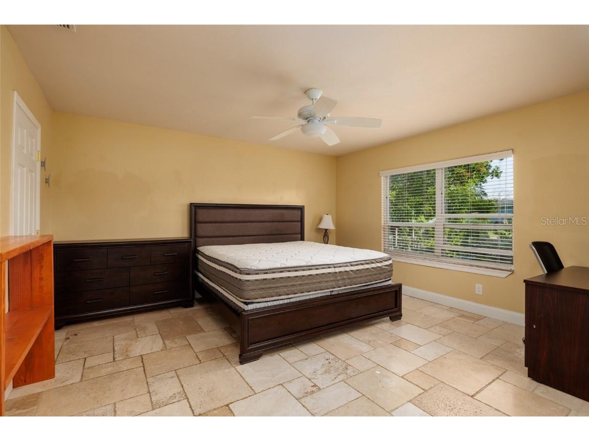 9665 2nd Street N Saint Petersburg FL 33702 TB8447123 image17