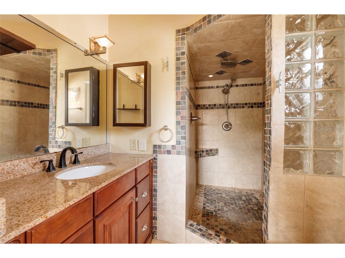 9665 2nd Street N Saint Petersburg FL 33702 TB8447123 image19