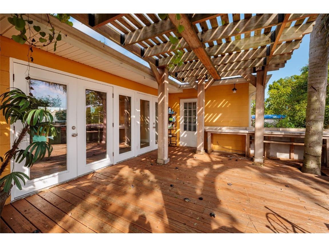 9665 2nd Street N Saint Petersburg FL 33702 TB8447123 image24