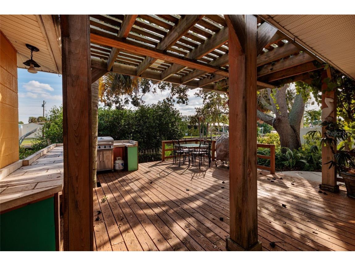 9665 2nd Street N Saint Petersburg FL 33702 TB8447123 image25