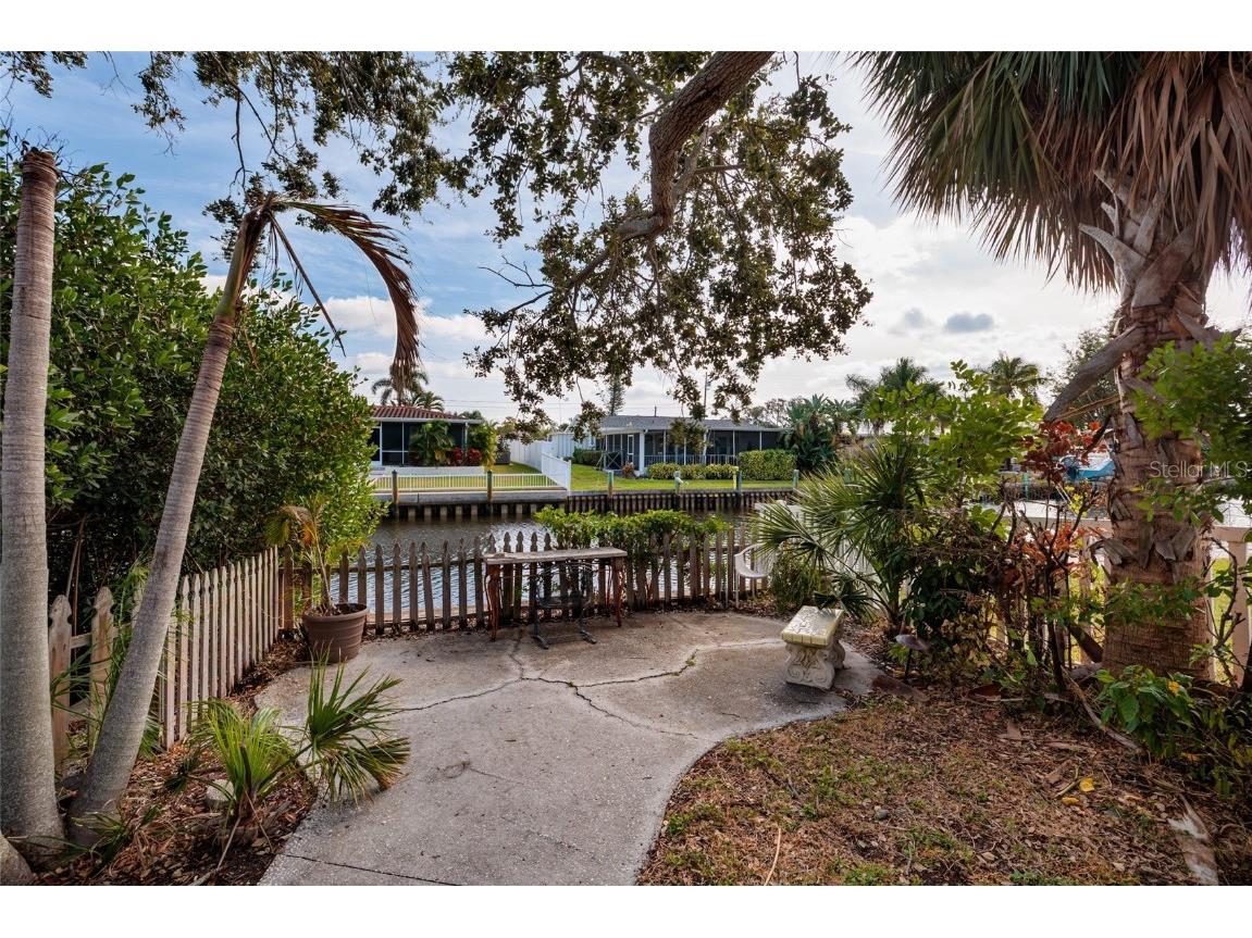 9665 2nd Street N Saint Petersburg FL 33702 TB8447123 image28