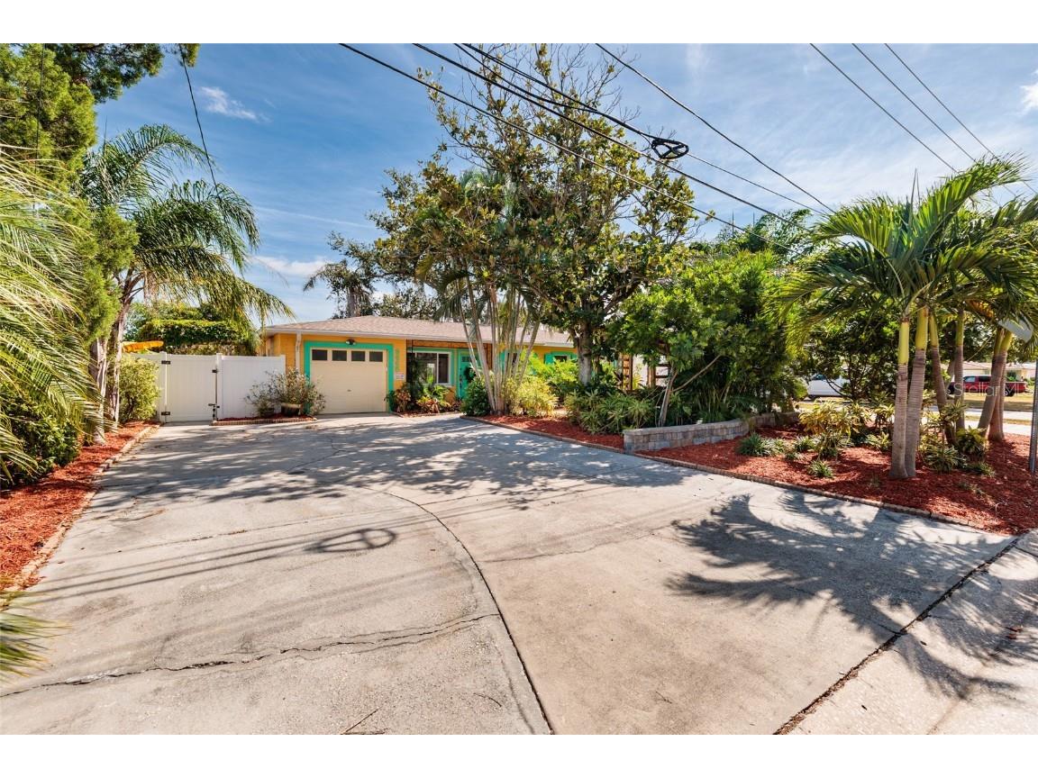 9665 2nd Street N Saint Petersburg FL 33702 TB8447123 image7