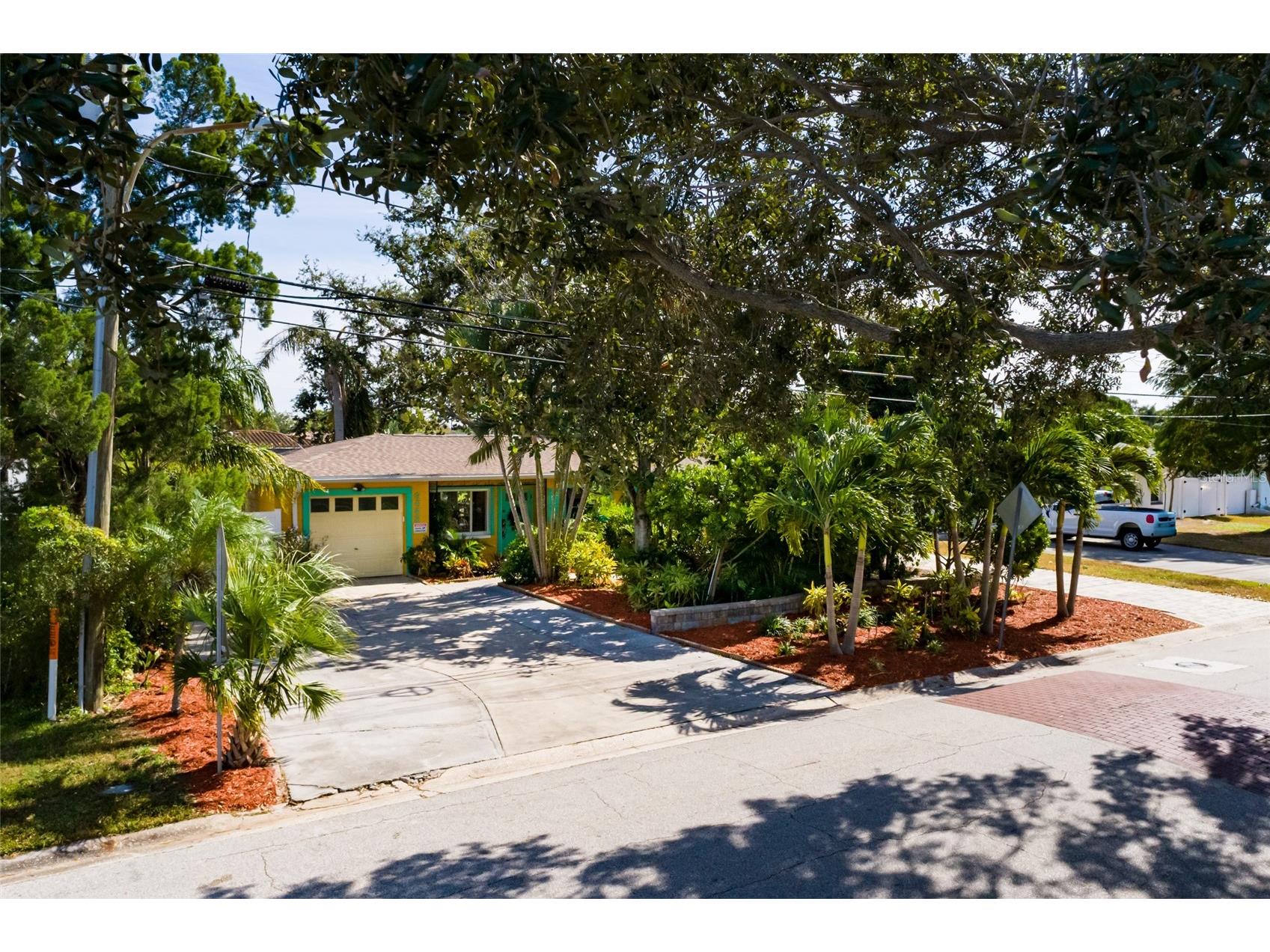 9665 2nd Street N Saint Petersburg FL 33702 TB8485017 image1