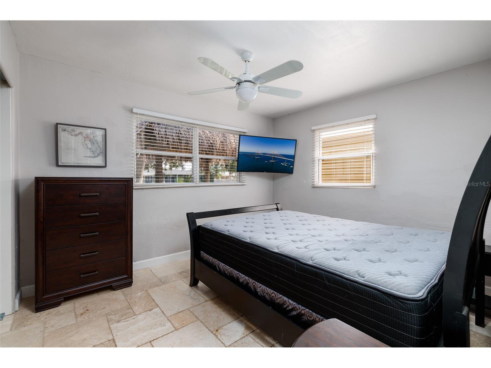 9665 2nd Street N Saint Petersburg FL 33702 TB8485017 image16