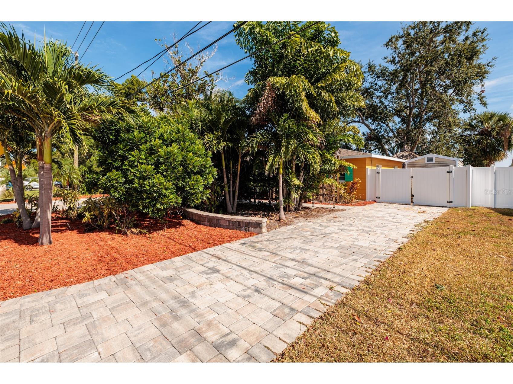 9665 2nd Street N Saint Petersburg FL 33702 TB8485017 image23