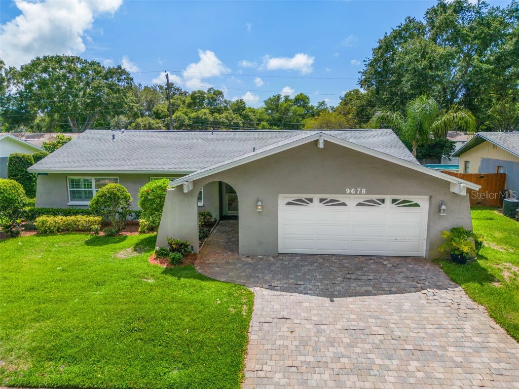 9678 121st Street Seminole FL 33772 A4573259 image1