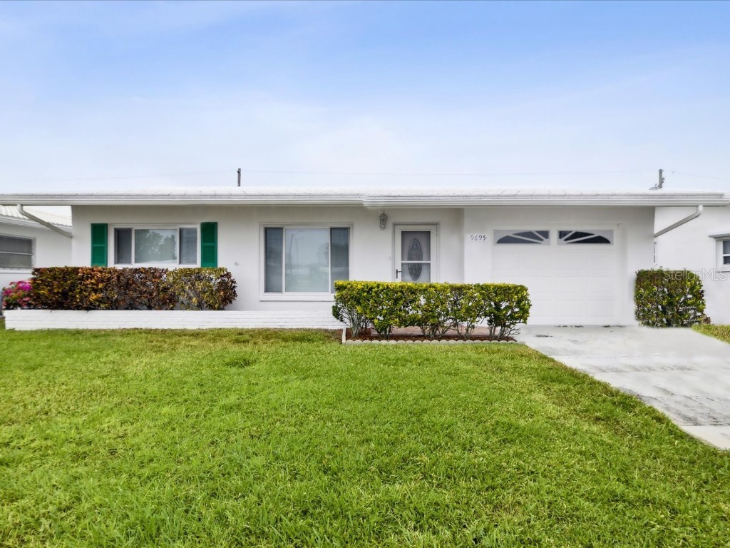 9695 Mainlands Boulevard W Pinellas Park FL 33782 W7859693 image1
