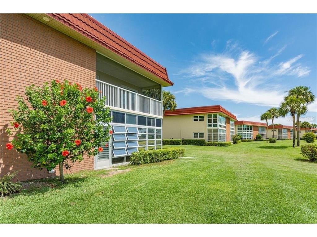 97 Springlake Drive #203 Vero Beach FL 32962 T3406233 image1