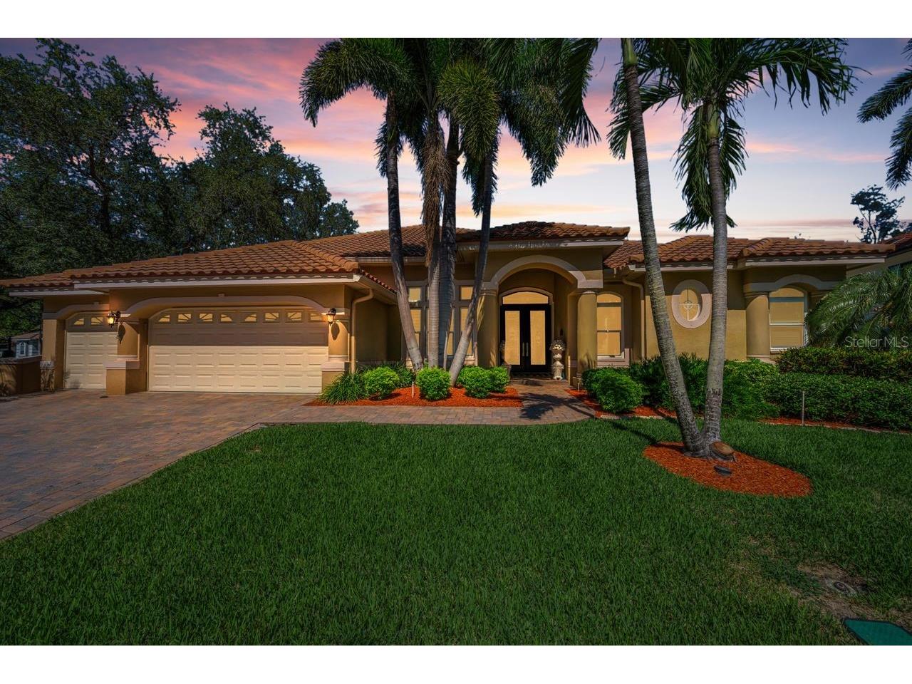 970 Southern Pine Court NE Saint Petersburg FL 33703 TB8502643 image1