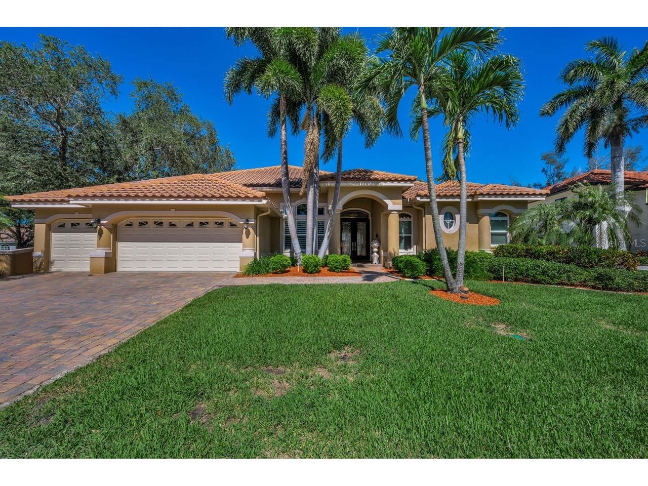 970 Southern Pine Court NE Saint Petersburg FL 33703 TB8502643 image2
