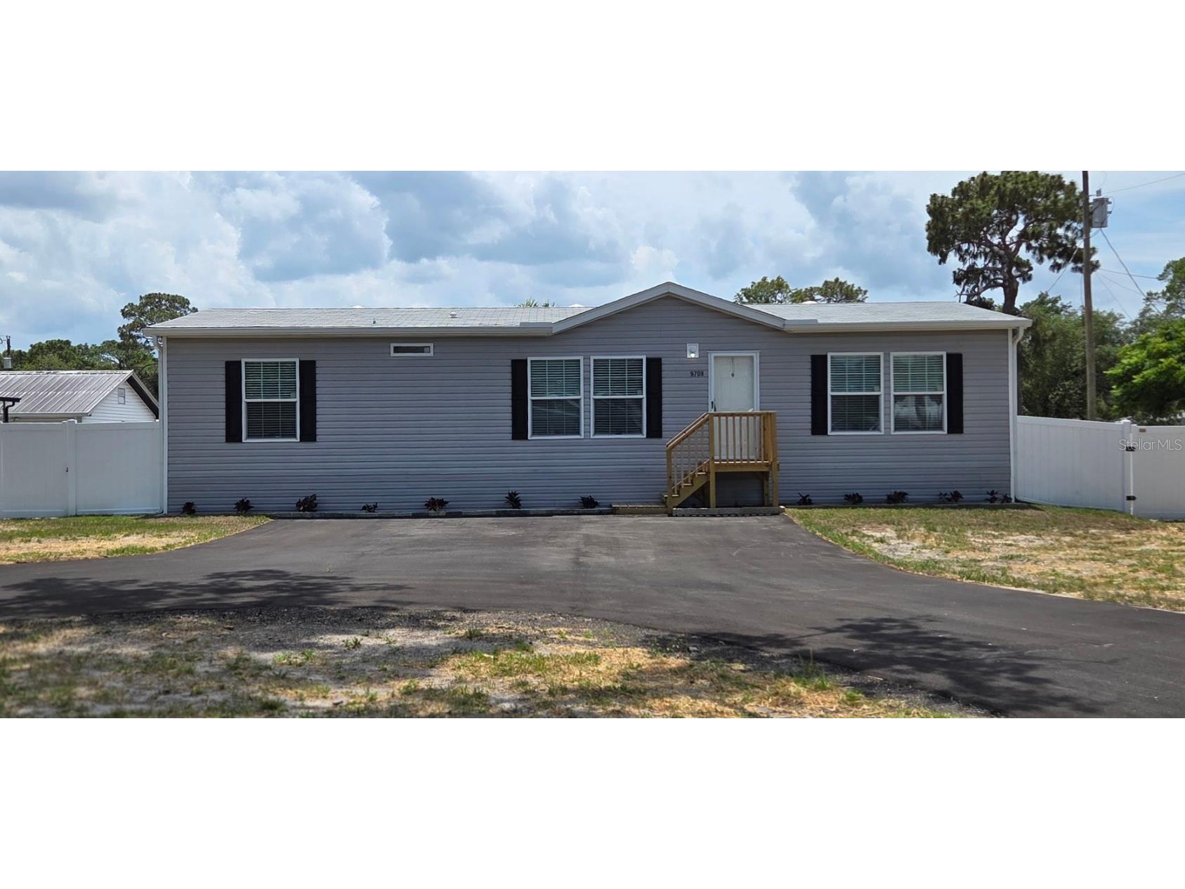 9708 Andy Drive Hudson FL 34669 W7885829 image1