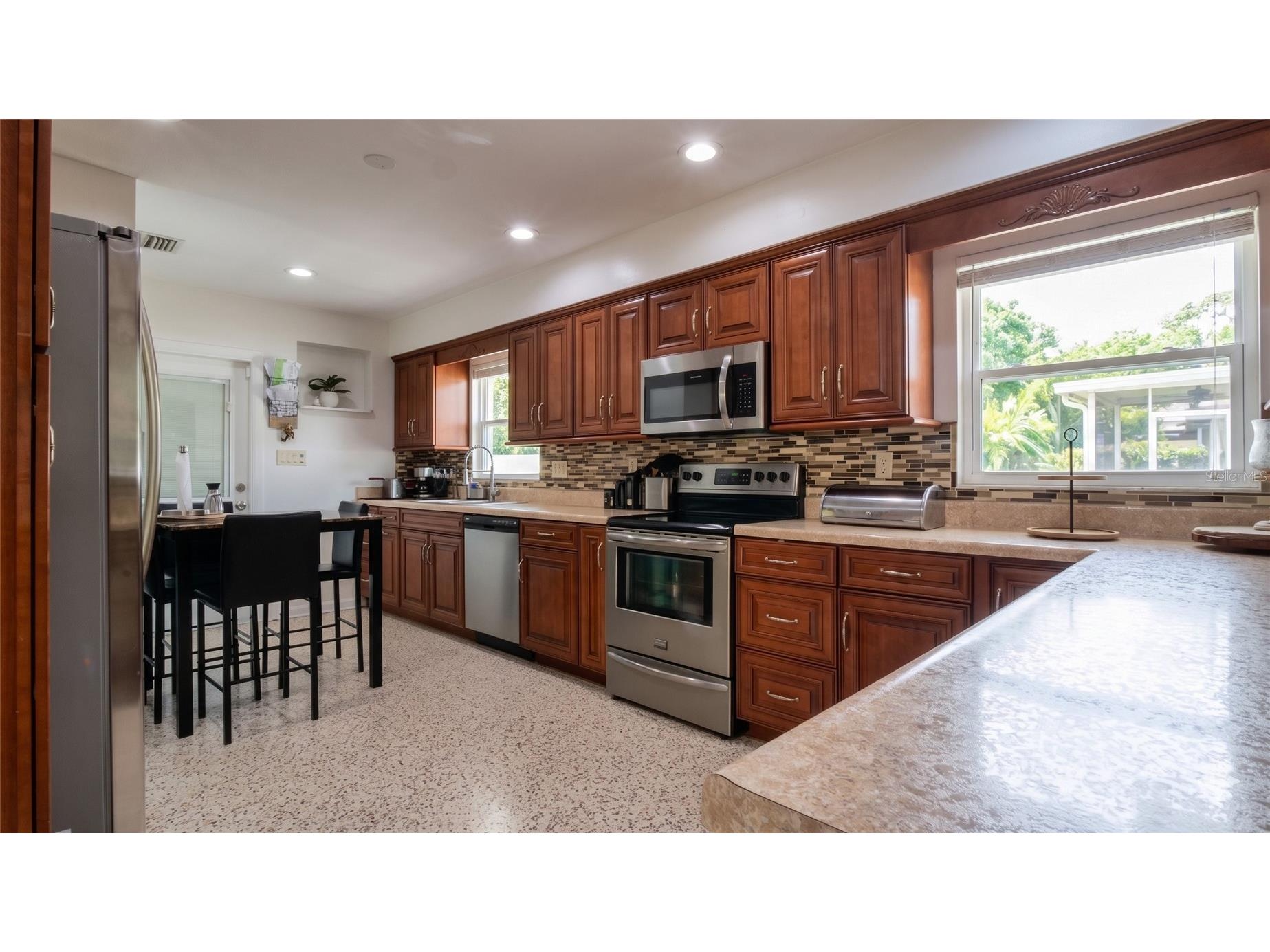 9708 Forest Hills Drive Tampa FL 33612 TB8515071 image29
