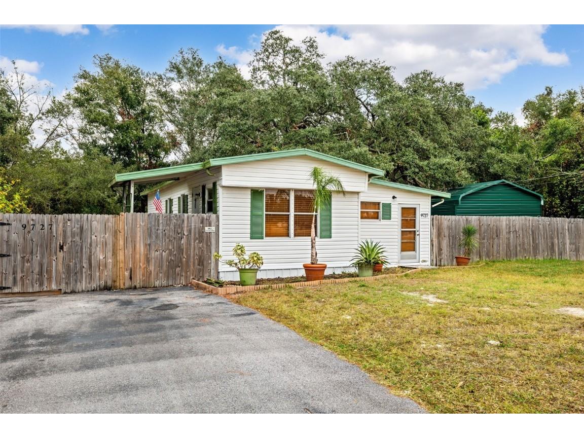 9727 Lake Drive Weeki Wachee FL 34613 TB8326082 image1