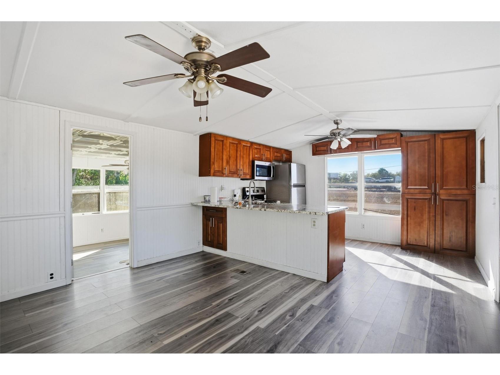 9727 Lake Drive Weeki Wachee FL 34613 W7882468 image2