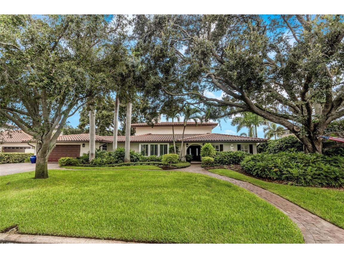 973 31st Terrace NE Saint Petersburg FL 33704 - SMACKS BAYOU U8132875 image1