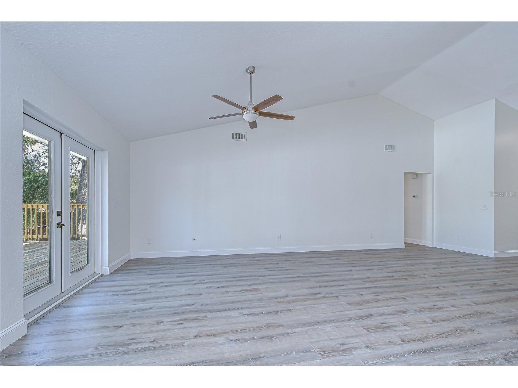 9731 62nd Avenue N Saint Petersburg FL 33708 TB8473105 image7
